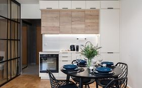 Modern&Cozy Garbary Apartment With Parking And Balcony By Noclegi Renters